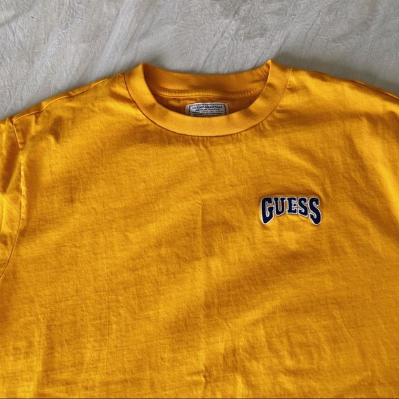 🌱 SOLD 🌱 Yellow Guess Tshirt - Picture 2 of 4